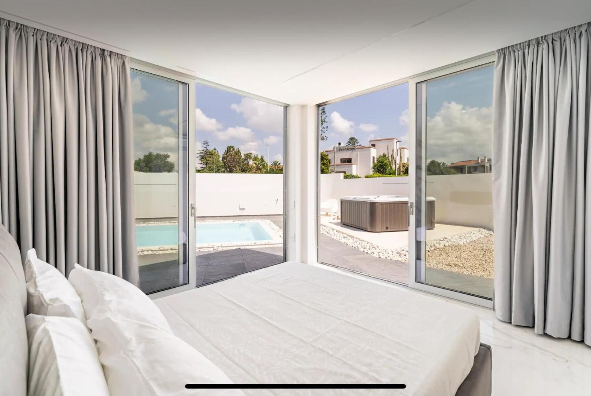 Leonida'S Room Pool And Jacuzzi Quartu Sant'Elena Exterior photo