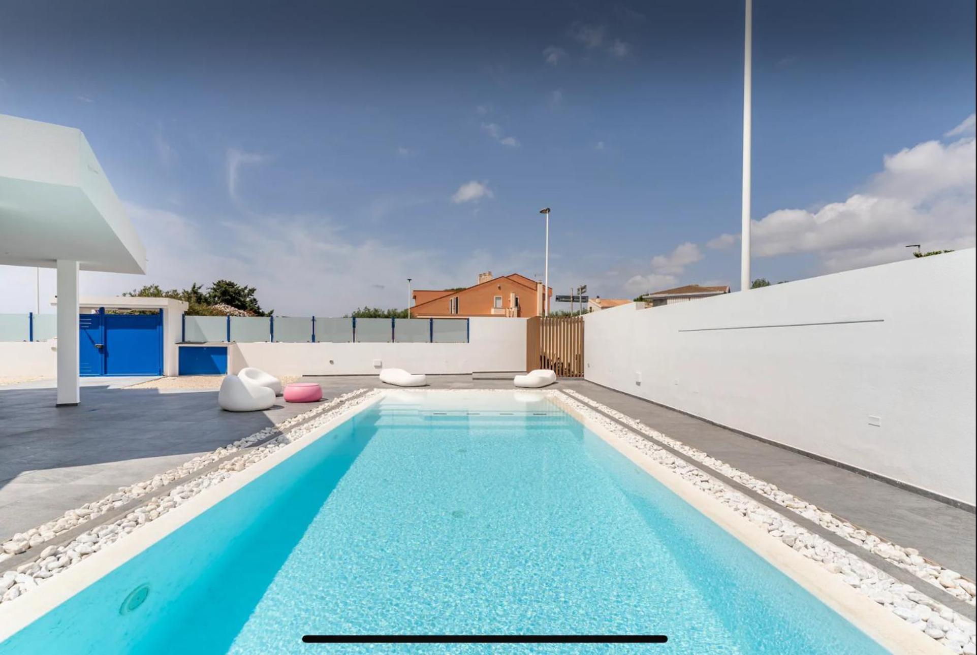 Leonida'S Room Pool And Jacuzzi Quartu Sant'Elena Exterior photo